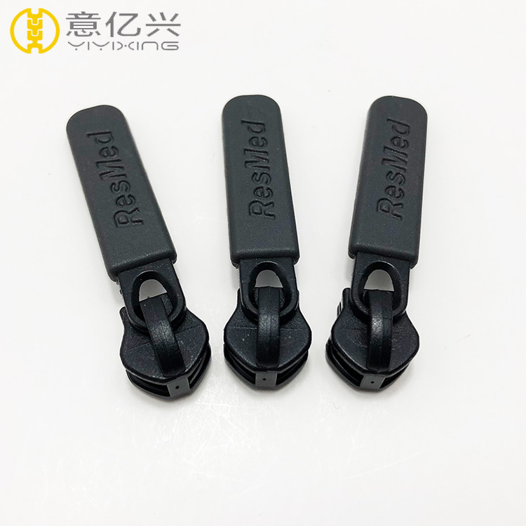 Fashion slip-resistant black rubber zipper puller newest plastic puller for lugg
